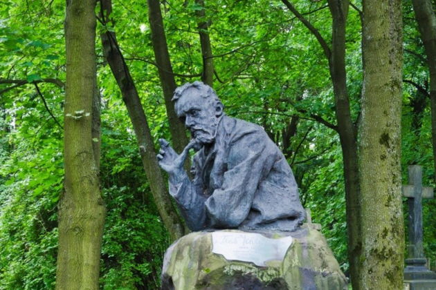 Виды Некрополь «Литераторские мостки»