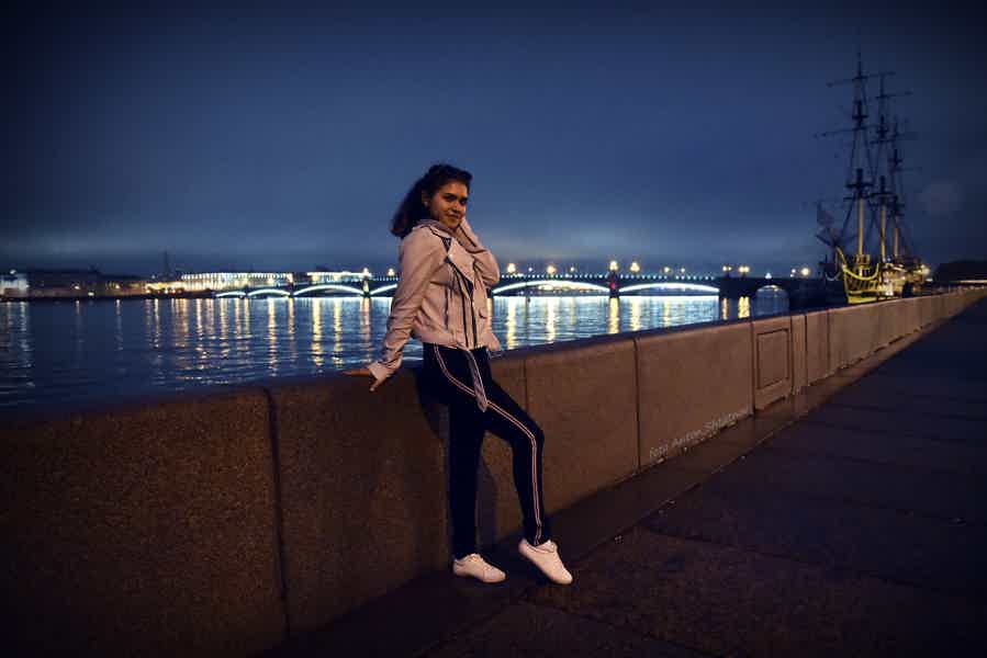 Атмосферная прогулка по ночному Петербургу - фото 1