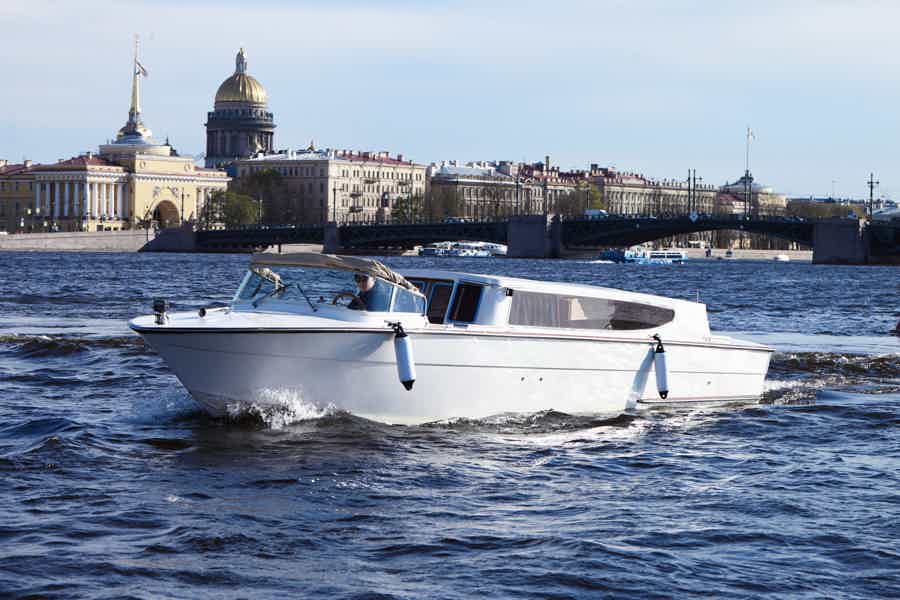 Прогулка на венецианском такси по рекам и каналам Петербурга - фото 4