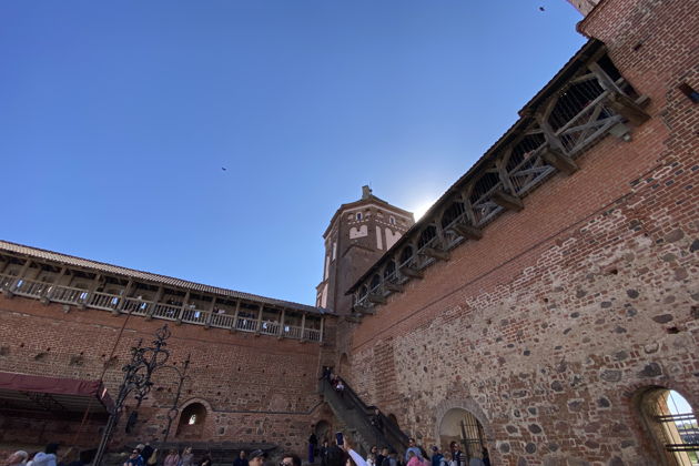 Виды Несвижский и Мирский замки из Минска или аэропорта