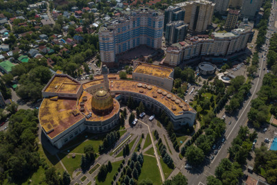 Пешая 3-х часовая прогулка в мини-группе: советский модернизм Алматы — Алматы