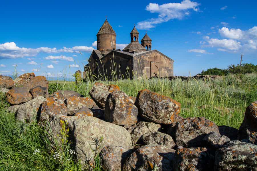 Гюмри — монастырь Сагмосавсанк — Аллея армянского алфавита - фото 5