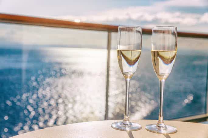 Lisbon: Private Sunset Sailing Tour with Champagne