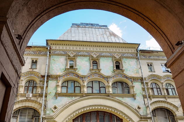 Всё на Тверской необычайно: от царей до наших дней