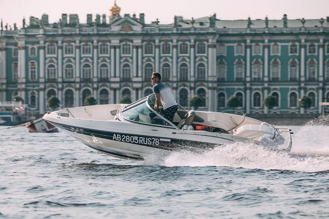 VIP-прогулка на катере по лучшим видам Петербурга — фото 3