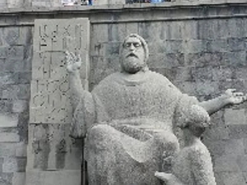 Sightseeing walk around pink and sunny Yerevan! — photo 3, Yerevan | Pokataem