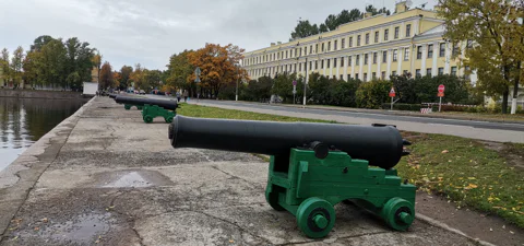В Кронштадт и Ораниенбаум на автомобиле с профессиональным краеведом