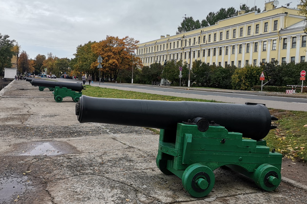 В Кронштадт и Ораниенбаум на автомобиле с профессиональным краеведом