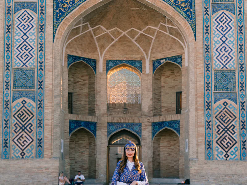 Элегантность Самарканда: фотосессия в летящих адрасных платьях — фото 3, Самарканд | Покатаем