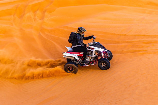 Главное изображение экскурсии - Экскурсия на квадроциклах по пустыне с верблюдами и сапсерфингом