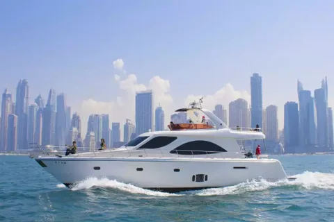 На роскошной яхте по Дубай Марине