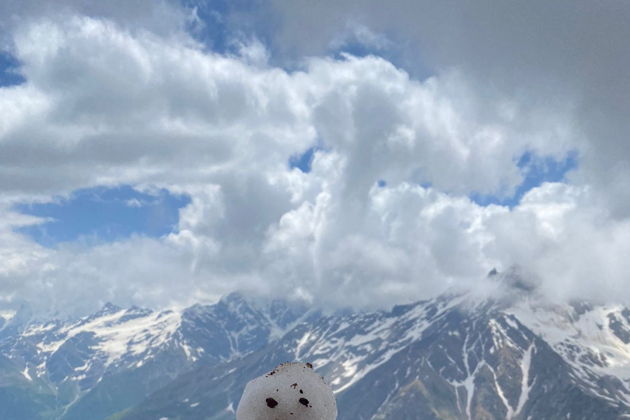 Виды Эльбрус и три поляны: Азау, Чегет и поляна Нарзанов