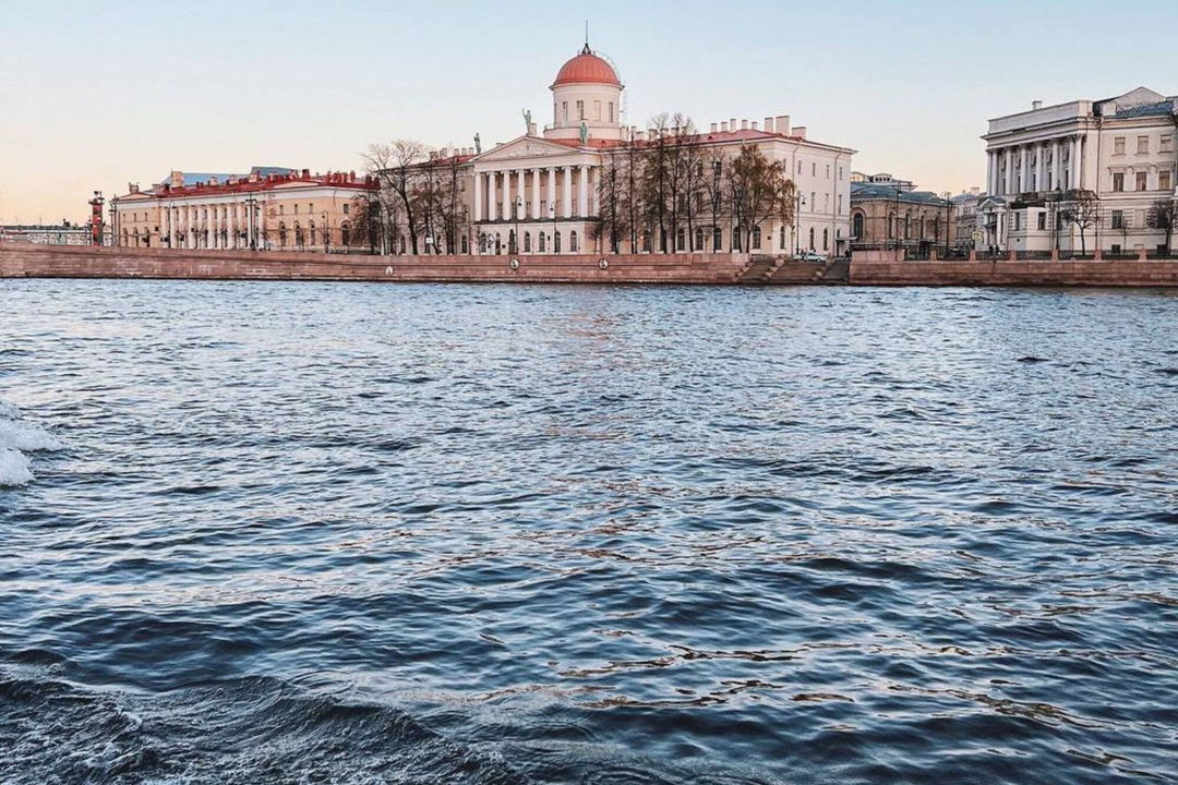 Ночная прогулка на катере по Неве и развод мостов — фото 3