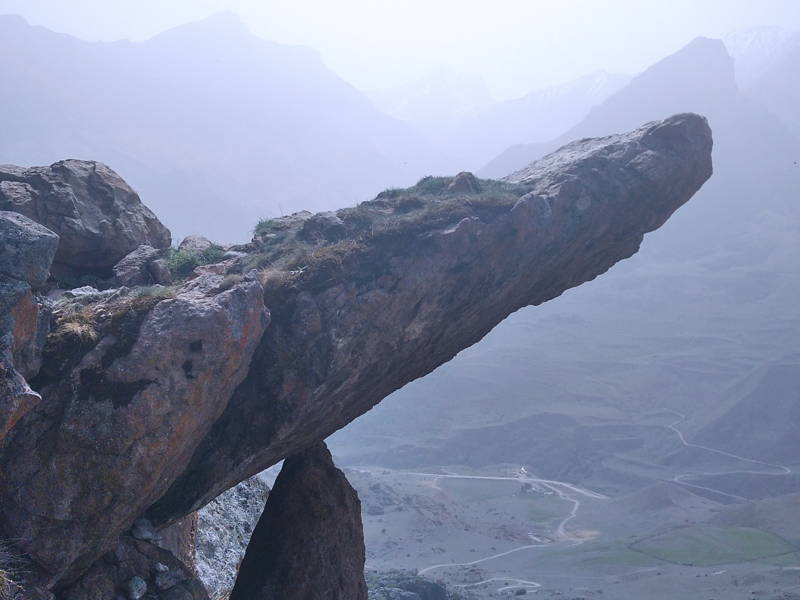 Язык Тролля, Голубые озёра, Верхняя Балкария и замок Шато-Эркен