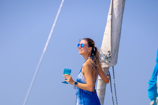 Виды Групповой Тур на парусной яхте в Дубае с видами на Бурдж Халифу и Даунтаун