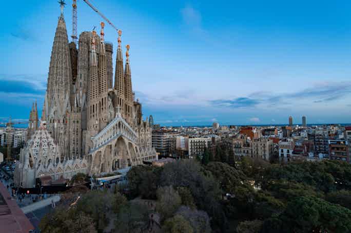 Sagrada Familia & Park Güell: Skip-the-line Ticket and Professional Guide