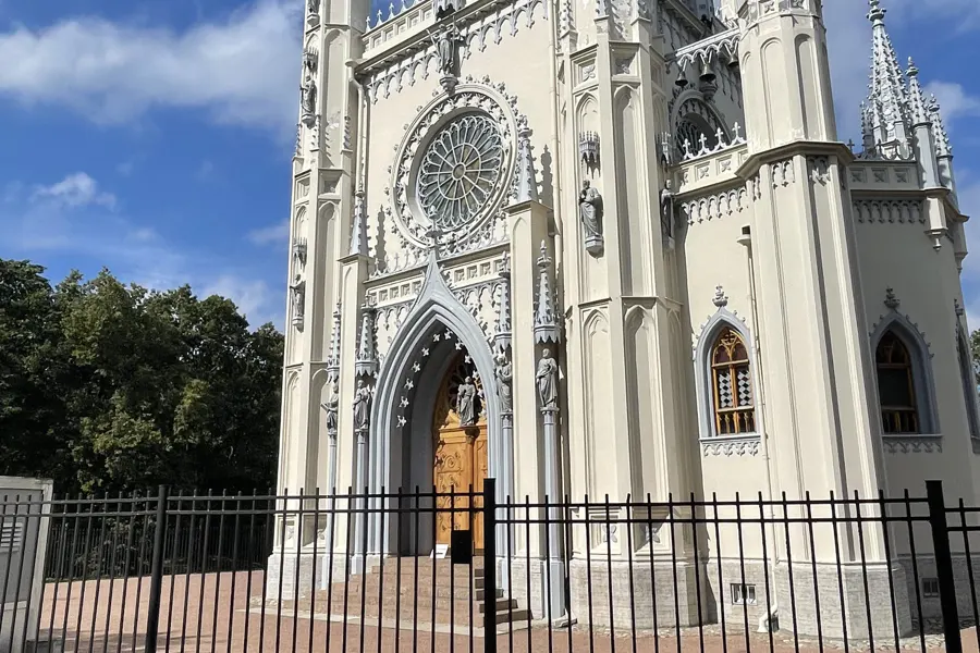 В знаменитый парк Петергофа – Александрию на комфортабельном автомобиле — фото 1