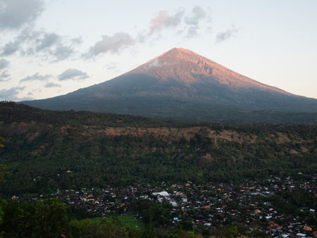 Вулкан Агунг