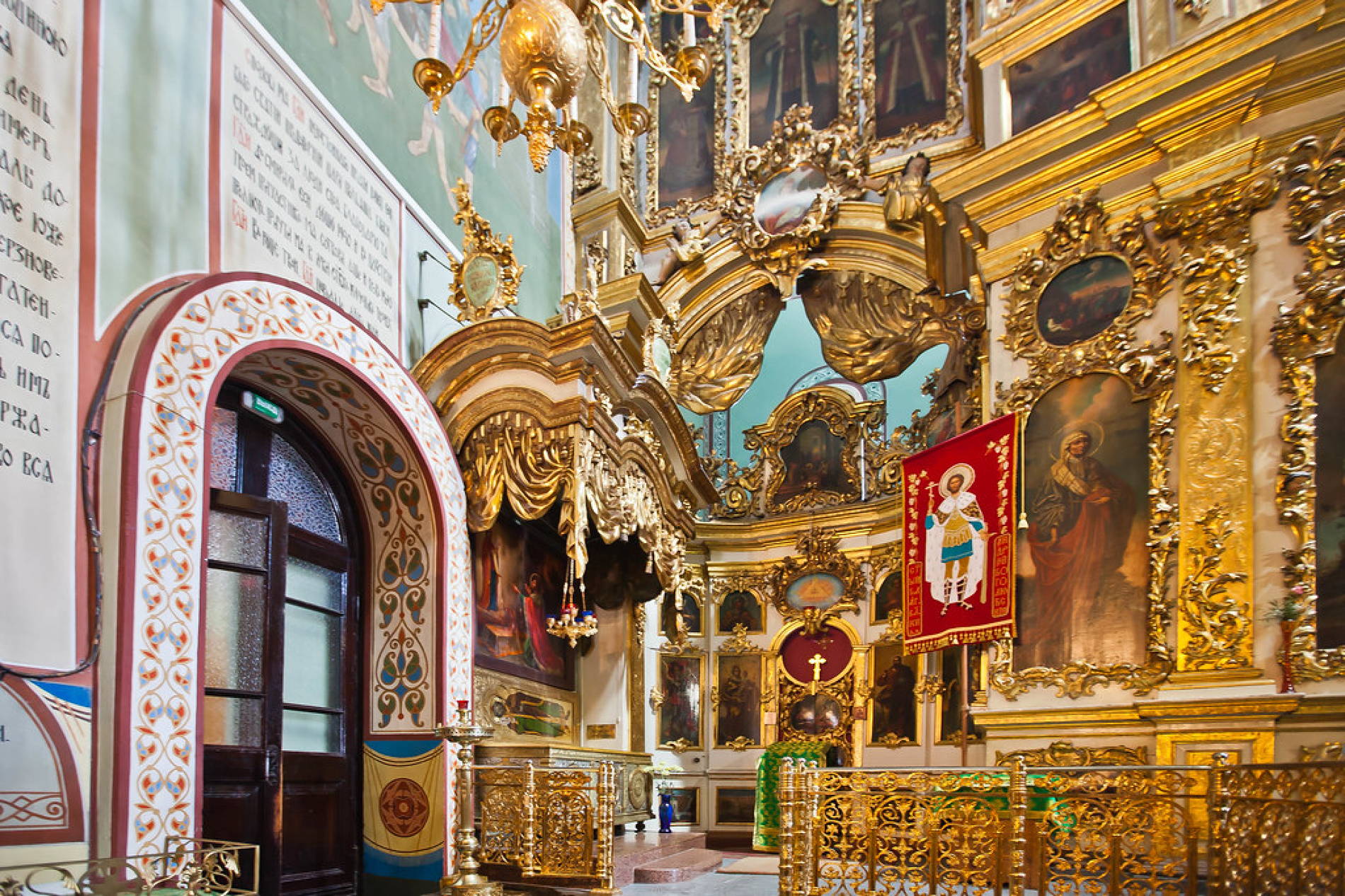 Найти святыню. Убранство Успенского собора во Владимире.