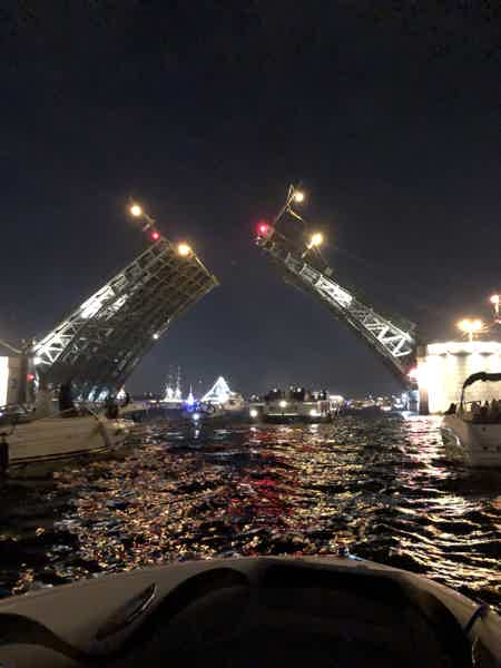 Прогулки на катере по Неве: парадный Петербург и разводные мосты - фото 2