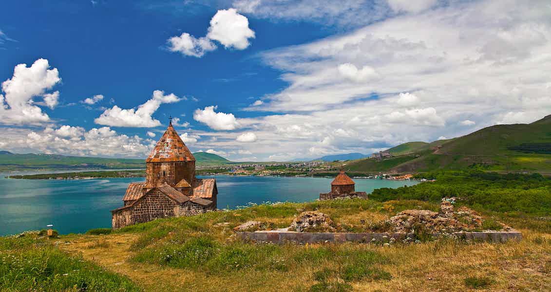 Священные места Севана: Озеро Севан — Монастырь Айраванк — Хачкары Норатуса - фото 1