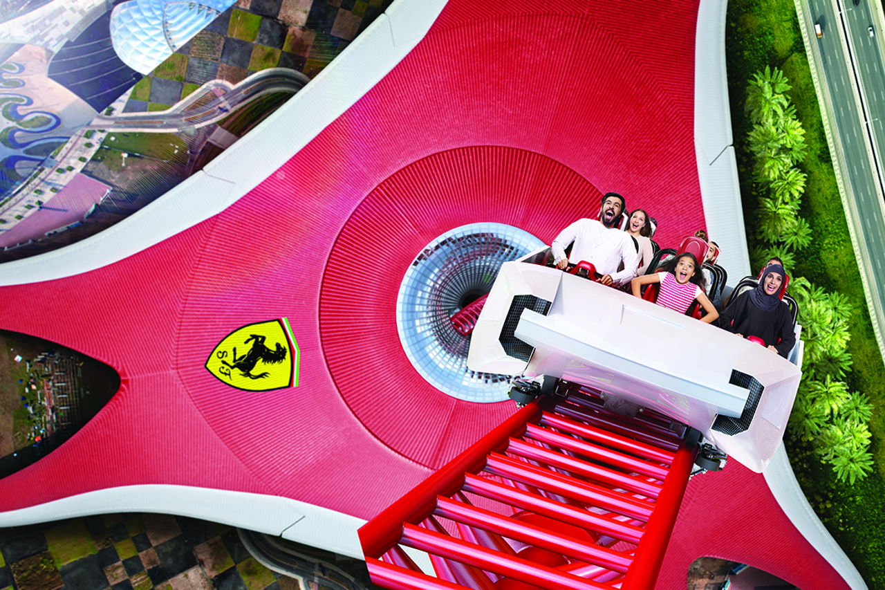 Море адреналина — тематический парк Ferrari World Абу-Даби из Рас Аль Хаймы