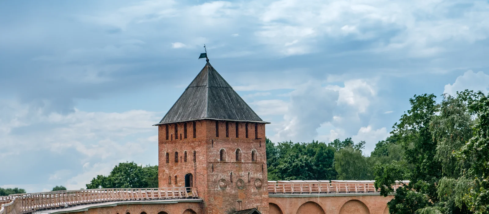 Самостоятельная экскурсия Новгородский Детинец: Кремль в Великом Новгороде — экскурсия, Великий Новгород, Россия | Покатаем