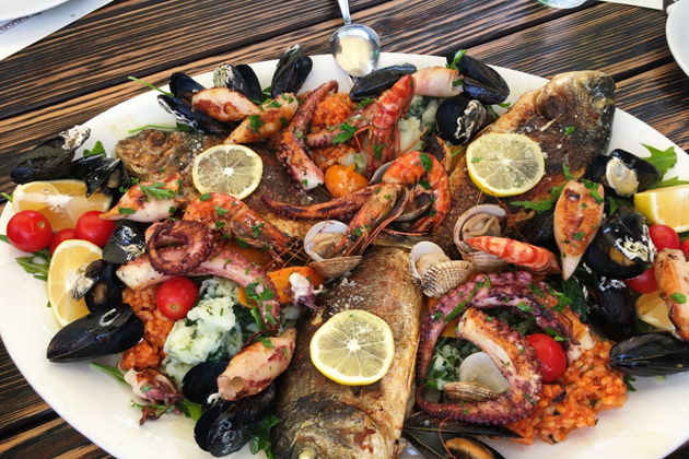 Боко Которская Бухта и Устричная ферма на машине и лодке в вечернее время