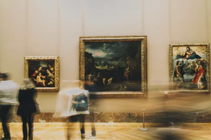 Paris: Private Tour of Louvre with a Guide Especially for Kids 