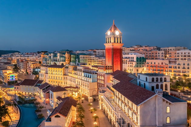 Сансет-Таун, мост Поцелуев и ночной рынок с шоу на закате