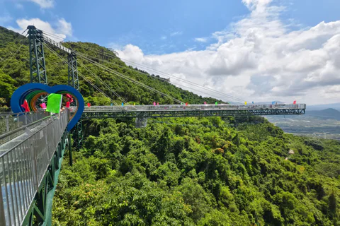Стеклянный мост Хайнаня: приключение среди облаков