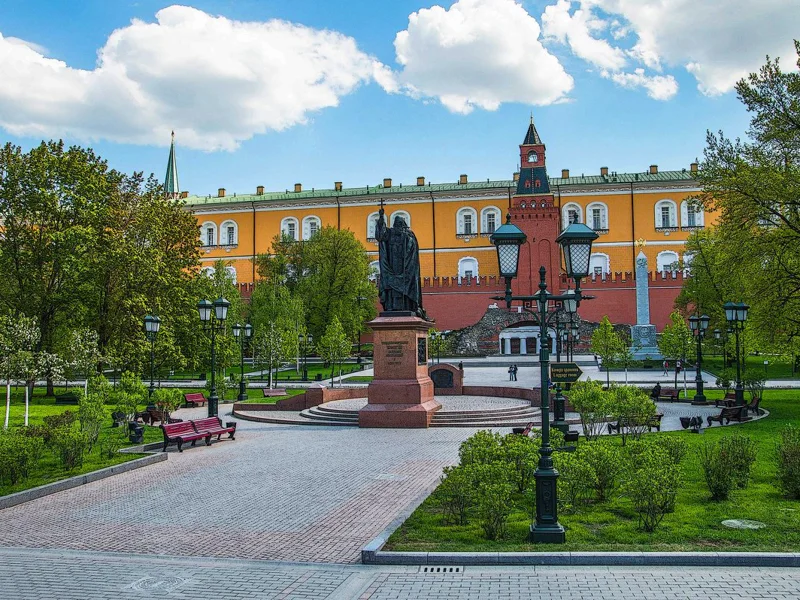 Прогулка вокруг Кремля: Красная площадь и окрестности в мини-группе — фото 2, Москва | Покатаем