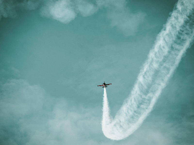 Экстремальный пилотаж на самолёте EXTRA 330