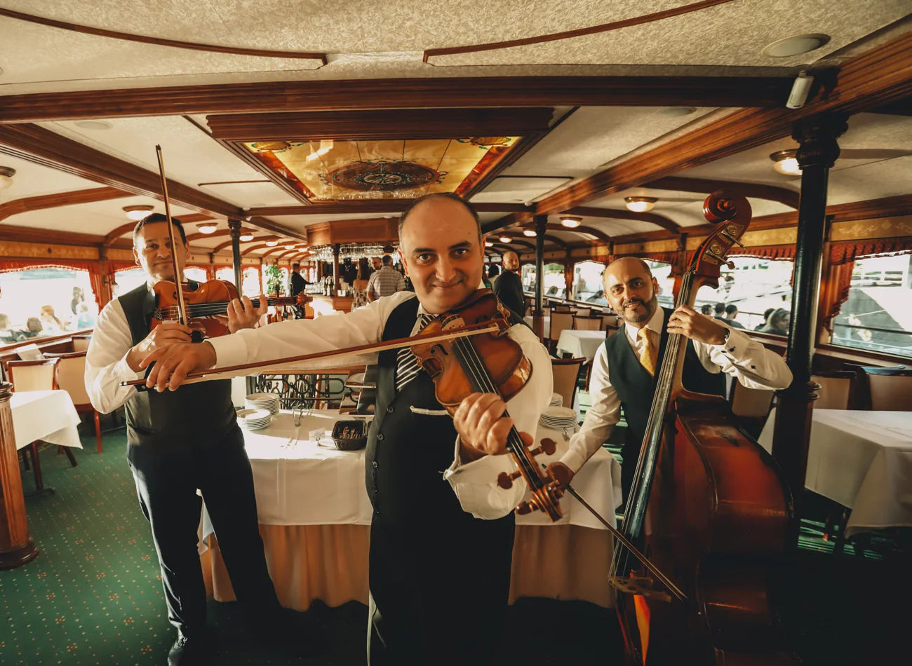 Cruise with live music and Hungarian dinner — tour in Budapest, Hungary | Pokataem