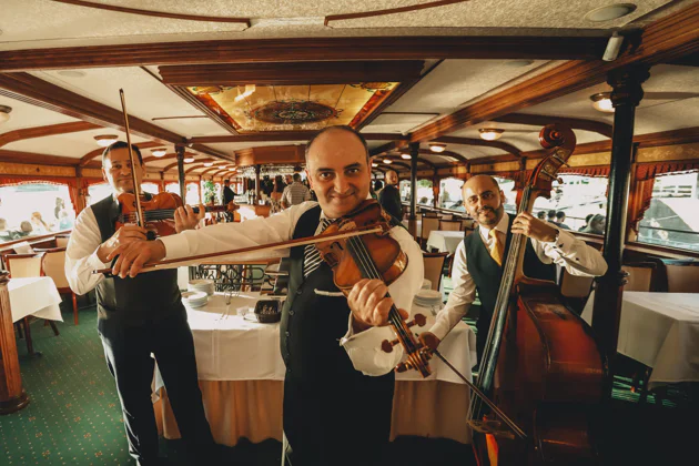 Cruise with live music and Hungarian dinner — tour in Budapest | Pokataem