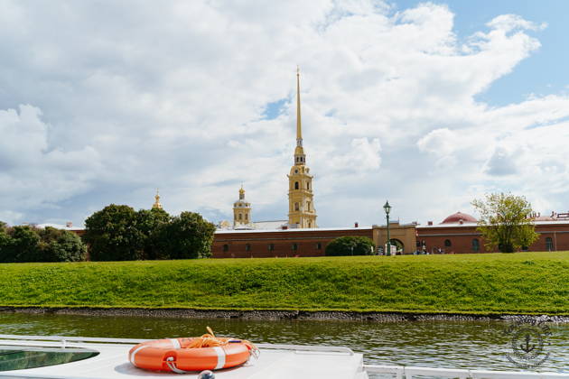 Речная прогулка и полуденный выстрел с воды