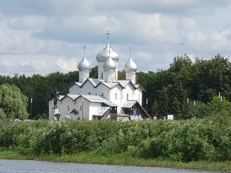 Экскурсия «По святым местам р. Волхов» — фото 7, Великий Новгород | Покатаем